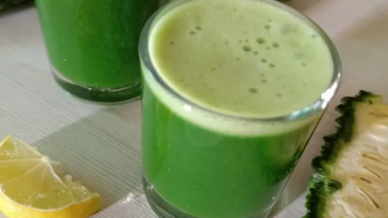 Bitter Gourd Juice : खून साफ करने की मशीन है इस सब्जी का जूस, एक गिलास पीते ही दिखने लगेंगे फायदे