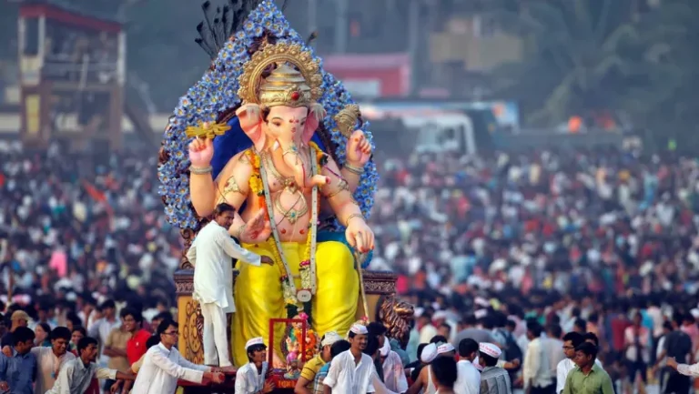 Ganesh Chaturthi 2024: गणेश चतुर्थी पर हो रहा गणपति का स्वागत, जानें पूजा का शुभ मुहूर्त