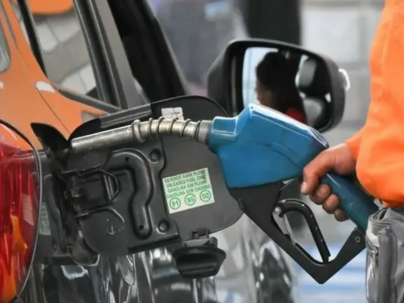 पेट्रोल की कीमतों में राहत: Standard Fuel के साथ मिलेगा सस्ता तेल